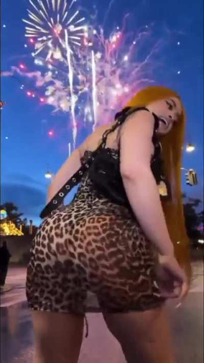 Ice Spice twerking in Cheetah