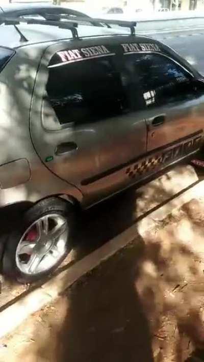 Carro que vi no final de semana. O que acham?