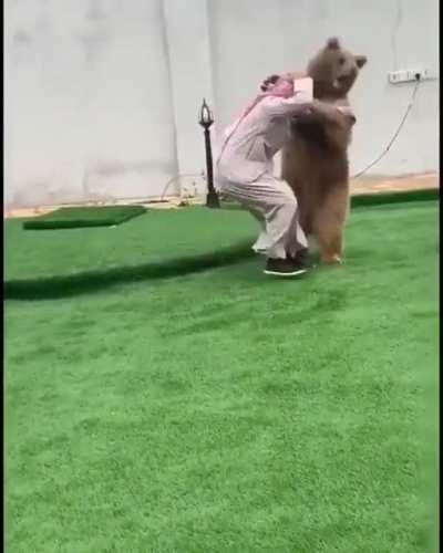 I can't tell which one is the pet