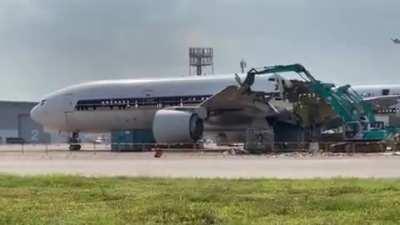 Scrapping of SIA's B777 at Changi Exhibition Centre