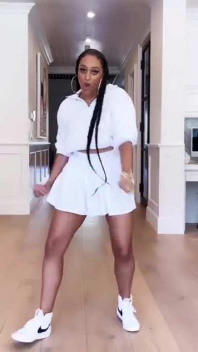 Tia Mowry is such a sexy vibe 🔥