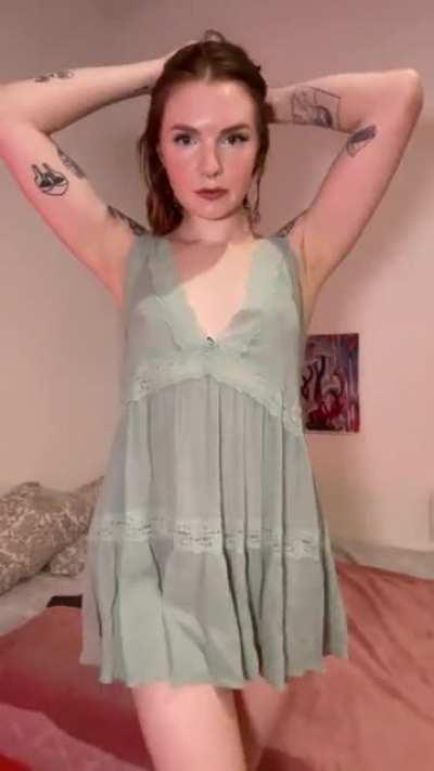 I like how this dress goes with my hair 😌