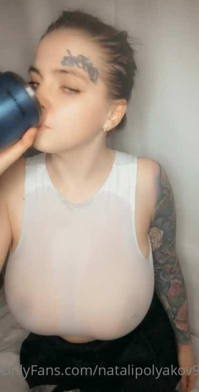 Come grab these massive tits 🔥more content on crosspost