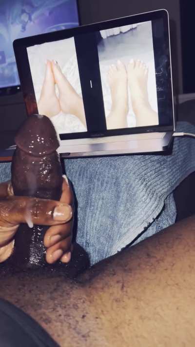 Pretty feet and a good load 💦