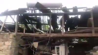 Азербайджанская армия нанесла артиллерийский удар по армянскому селу на границе. Какого..