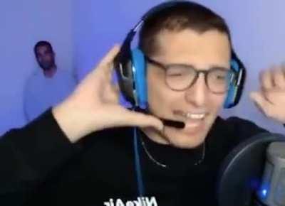 Si late y Puvlo fueran basados