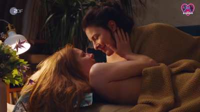 Josefine Preuß (39) & Leonie Parusel (41) - 