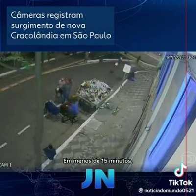 Ele só tinha uma mesa, uma cadeira e um Sonho