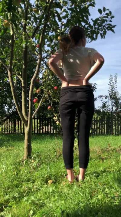 Seems my old neighbour noticed me 🥵 I guess would he like to fuck this ass or no