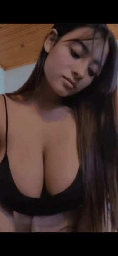 Anyone knows her name?