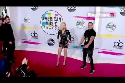 She&rsquo;s just a hair hot here