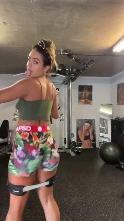 The jiggle always gets me 🥺🔥🍑