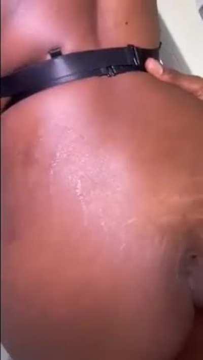 T e r e s a L a v a e Chocolate big booty fucked in laundry 🧺 room 🍑💦