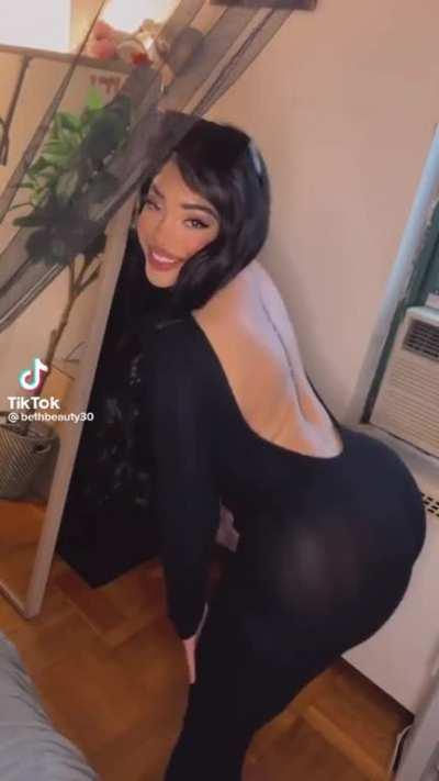 Beth (@bethbeauty30)