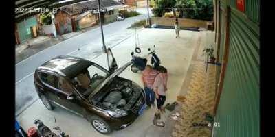 Mechanic is crushed by car while trying to fix it