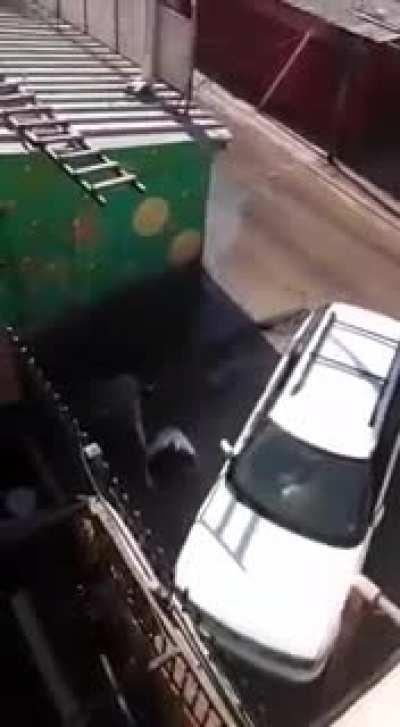 Guy shows his ass to public health workers then gets blasted by water cannon for not respecting the quarantine.