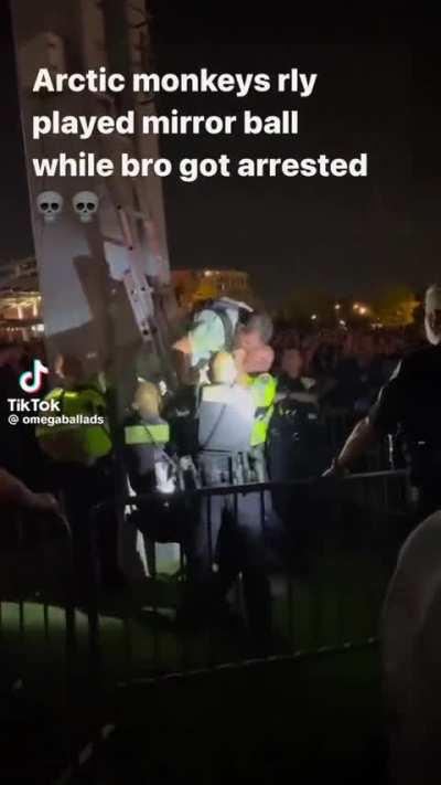 All the coppers kicked him in🤘🏼👌🏼🚬🚬🚬🚨🚔🚓🚨