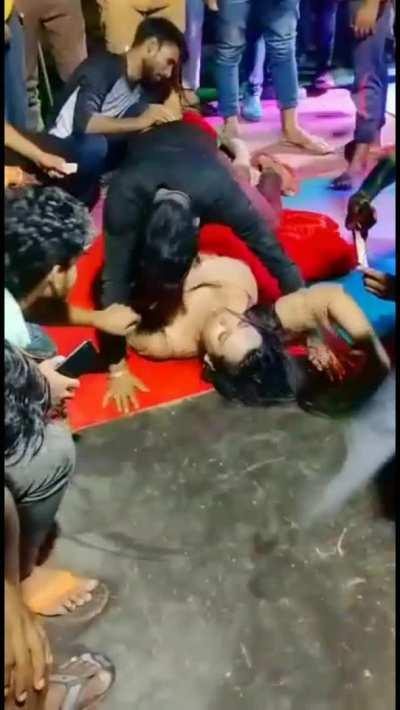 INDIAN WEDDING got EXTREMELY WILD🥵 B00B Scking, Pūssy Rubbing & Fvcking😍🔥 [Must Watch - 4 Videos L€aked] [Link in Comments 📩]