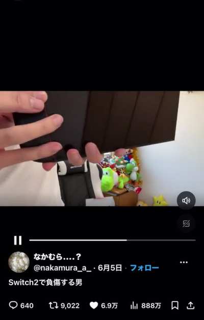 O cara prendendo o dedo no switch 2