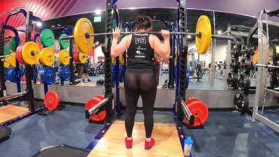 Gym squat ass clenching booty view 2