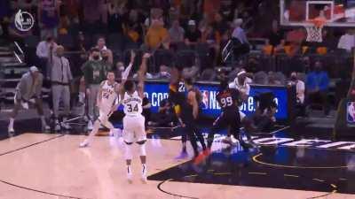 [Highlight] Giannis hits Ayton with the step-back late shot clock