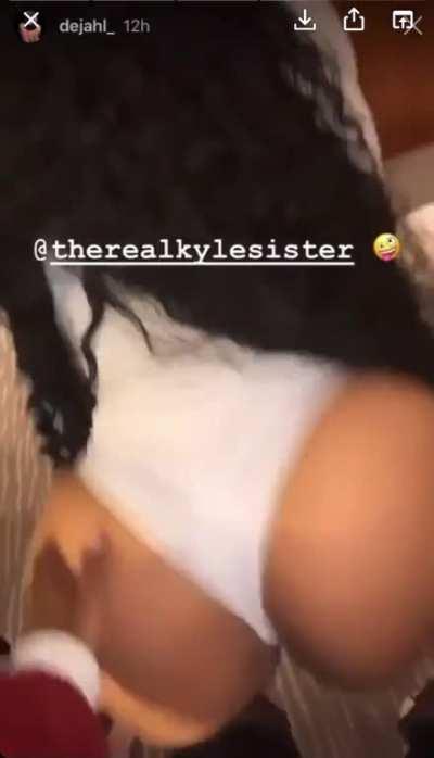Her ass moves like water 🌊
