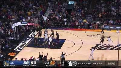 [Highlight] CP3 makes Kuminga fall and nails the 3 to end the half