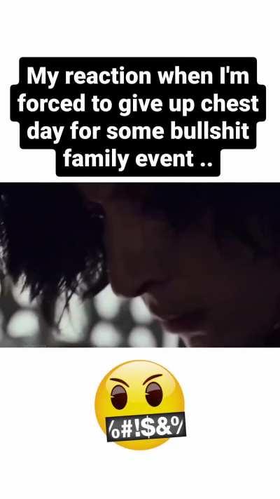 What do you means it's Christmas? It's Monday?!?? International chest day 😤🤬