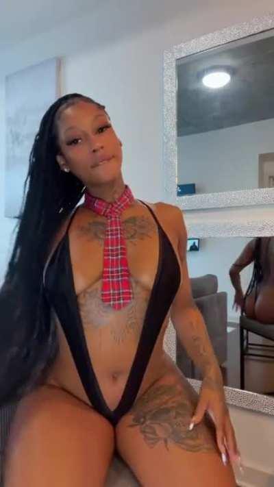 Mizz Twerksum (@livemizztwerksum)