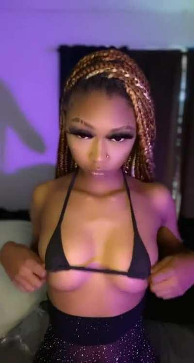 Add me on snap @prettygalggotti for more content