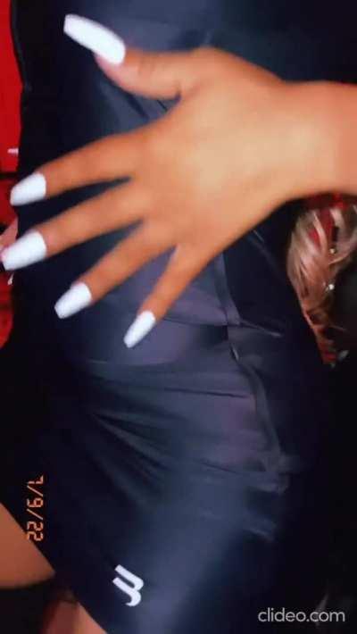 That's a short dress 💖👠