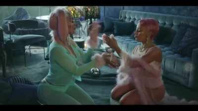 my last two brain cells teaming up to make another low effort phcj post