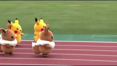 Evee vs Pikachu mascot relay race