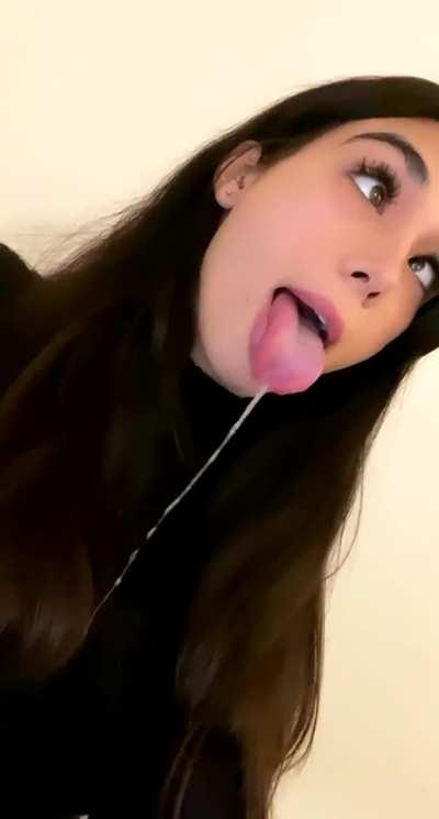 What's her name? 🥵😍