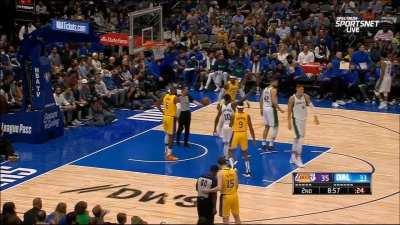 [Highlight] Mavs go on a 15-0 run vs. Lakers. Trey Burke takes Lebron to the rim!