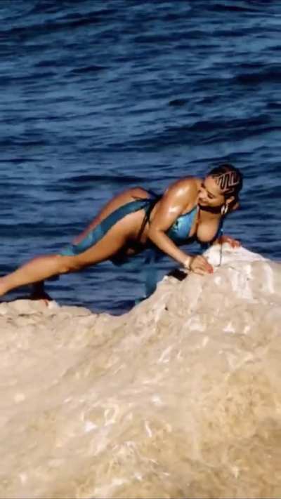 Tori Brixx Big Ole Ass 🌊