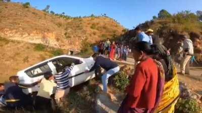 There was an attempt to rescue car but...😂