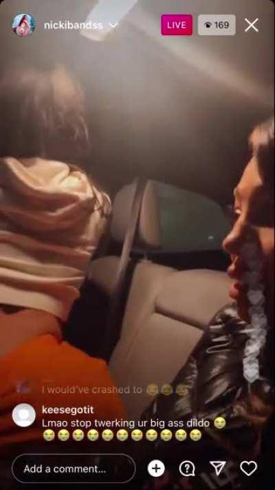 Nickibandss wtf 😩😩