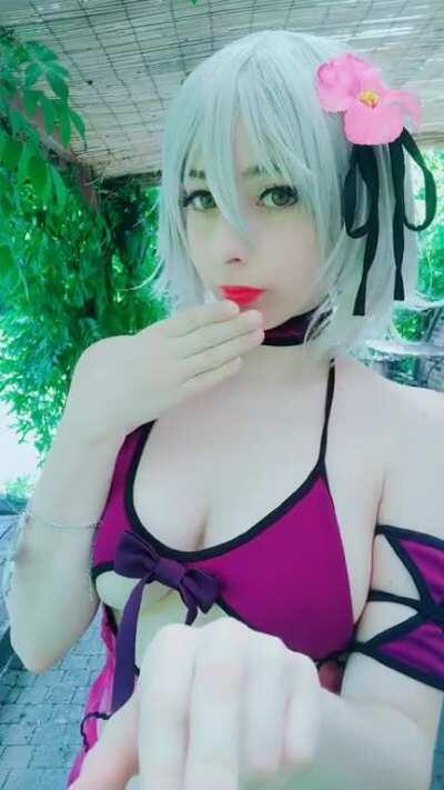 Jalter is a bit intimidated! 🤭 Summer vibes all over for you! Get it all on tier 35 this month only! 💕