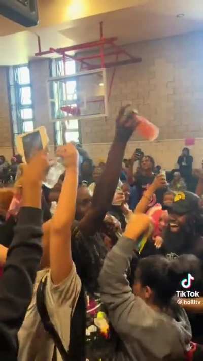 My old school be on fuckery 😭