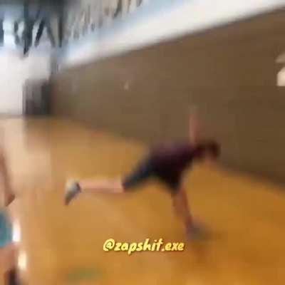 Nome da pessoa com cosplay da megumin pfv?