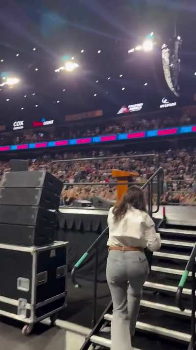 Full house for Bernie and AOC in Arizona tonight