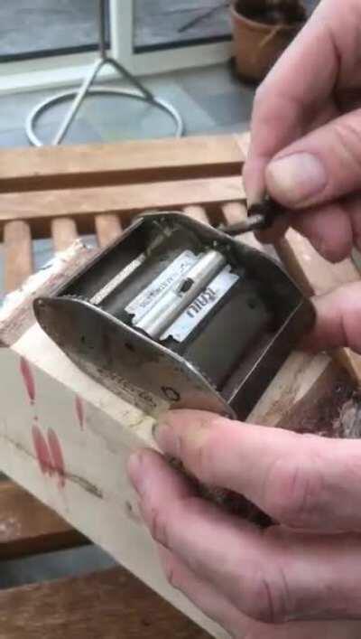 I see your single-side razor sharpener and I raise you a double-side razor sharpener