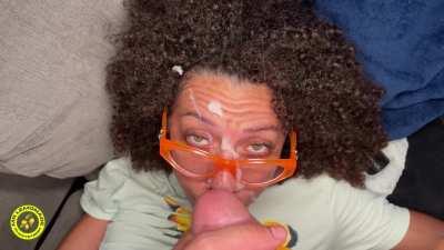 her glasses are the perfect target💦