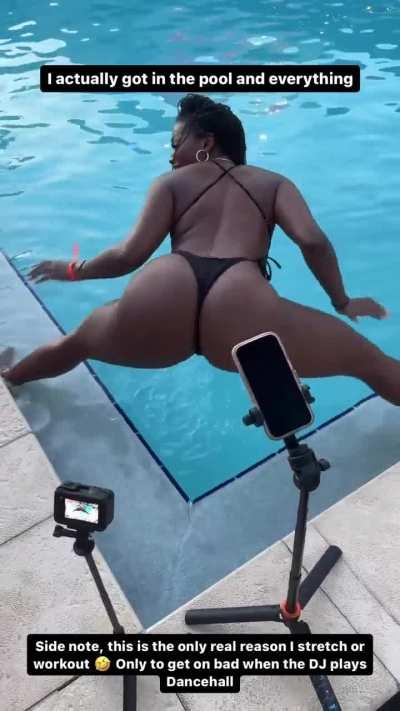 Hookielife Pool Party w/ @xcamster 