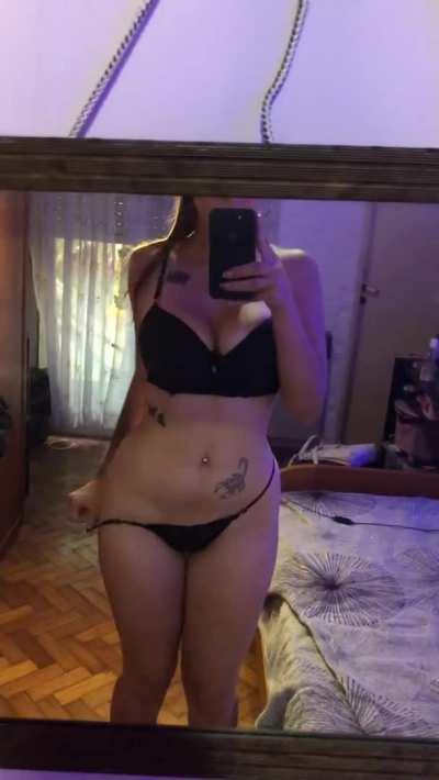 Would you fuck a 19yo latina?🥰 suscribe for FREE to my Onlyfans! Redhead curvy latina 💋 💦 link in comments