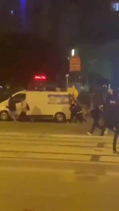 E na Turquia, que até o Pikachu teve que correr da polícia?