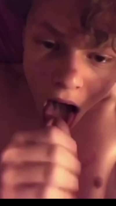 i love cumming on my tongue it taste so sweet;)