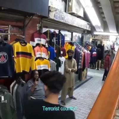 Terrorist Westoid 🤮🤮🤮🤮👎🏼👎🏼👎🏼👎🏼🇺🇸🇺🇸🇺🇸🇺🇸 gets owned by based Pakistani uncle. 😎😎😎😎👍🏼👍🏼👍🏼👍🏼🇵🇰🇵🇰🇵🇰🇵🇰