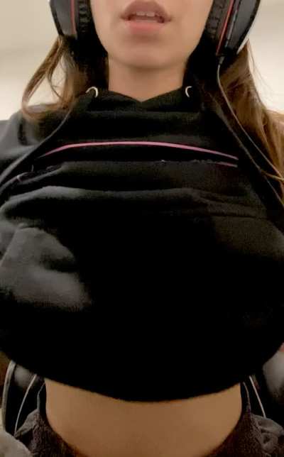 Took a study break to do a titty drop for you 😘